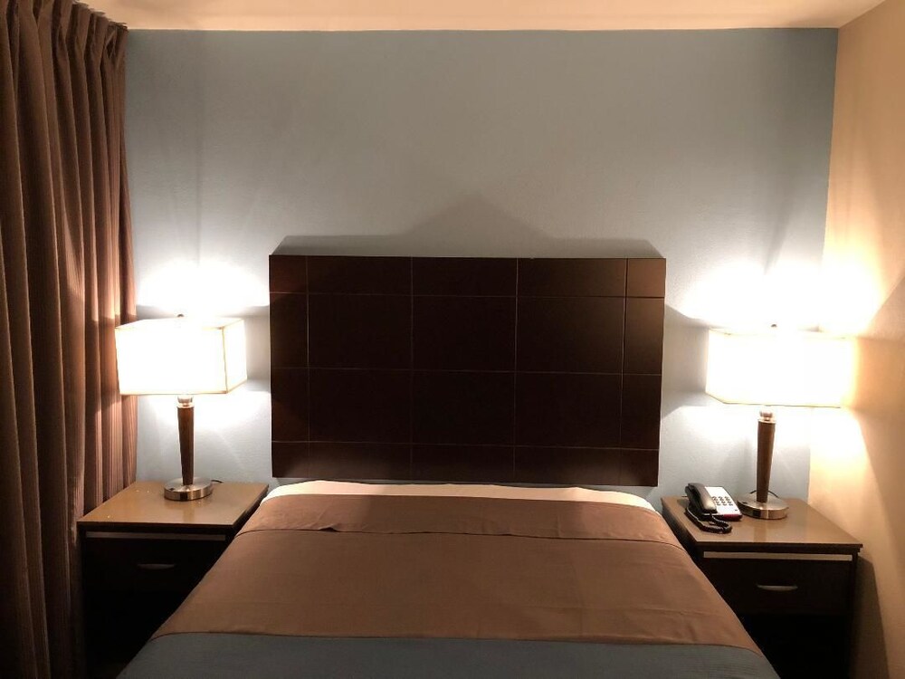 Inn Of Long Beach - photo 17