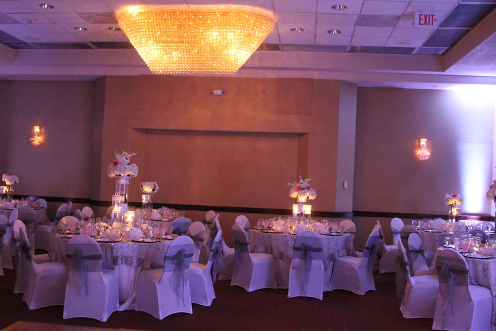 Florida Hotel & Conference Center in the Florida Mall - photo 33