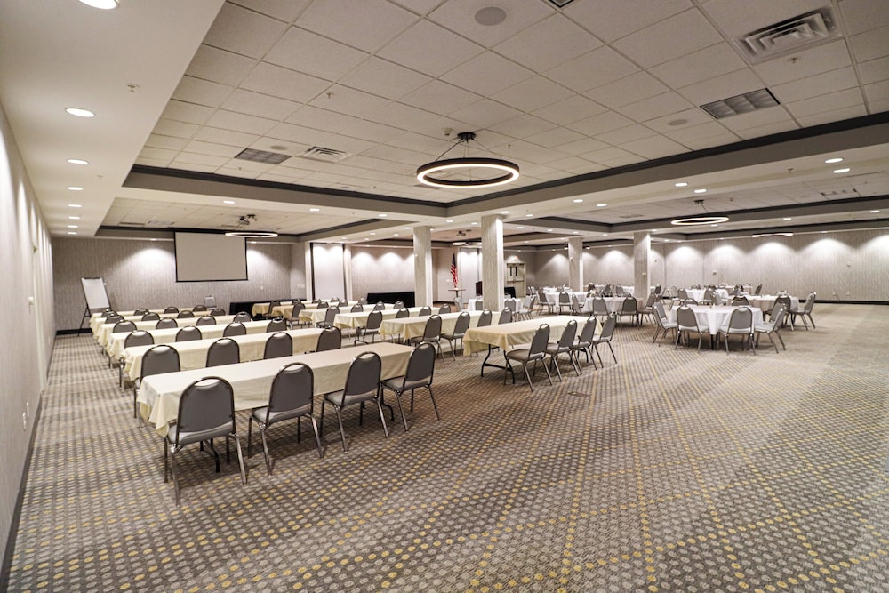 Holiday Inn Quincy East by IHG - photo 36