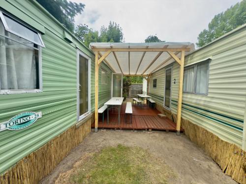 Summercamp Domki Holenderskie Centrum Mielno 200m Do Morza - carbon neutral hotel in Mielno