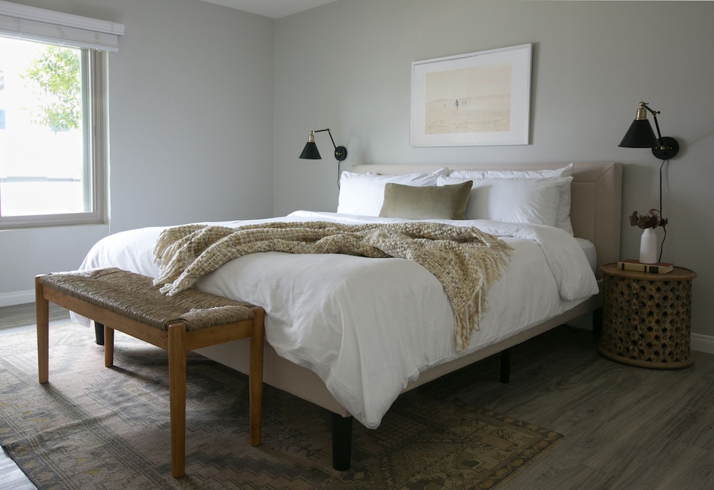 Superior Point Loma Suites by Sonder - photo 16