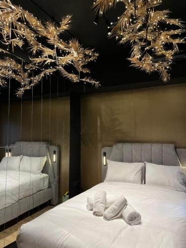 Tsakalof 17 Black Suite by Zeus Suites — 4-Star Luxury Hotel in Athens, Greece