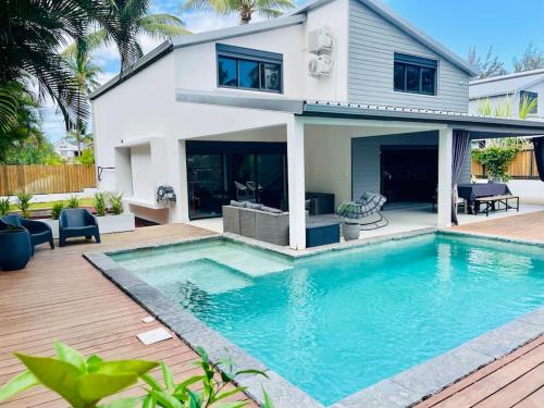 Villa JoCeline 4ch 4sdb piscine chauffée proche plage — 4-Star Luxury Hotel in Saint-Paul, Réunion