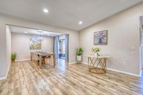 10 sleeps 3bd 2bth house Hot tub free parking — 4-Star Luxury Hotel in Sarasota, United States