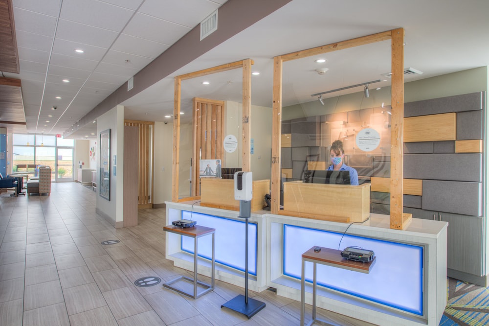 Holiday Inn Express & Suites Remington by IHG - photo 19