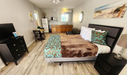 Johns Pass Beach Motel - photo 16