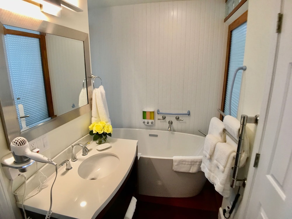 Camden Riverhouse Hotel - photo 53