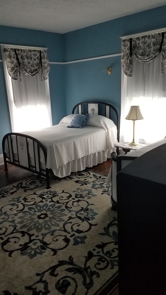 The Old Victorian Inn - photo 6