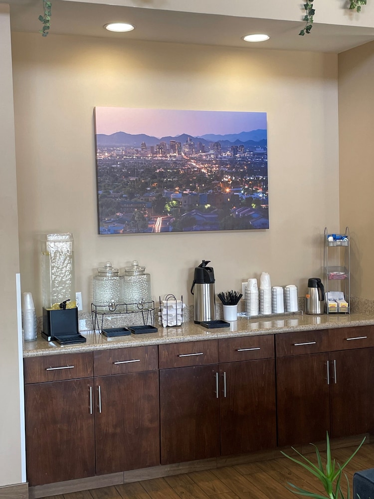 Baymont by Wyndham Phoenix North - photo 18
