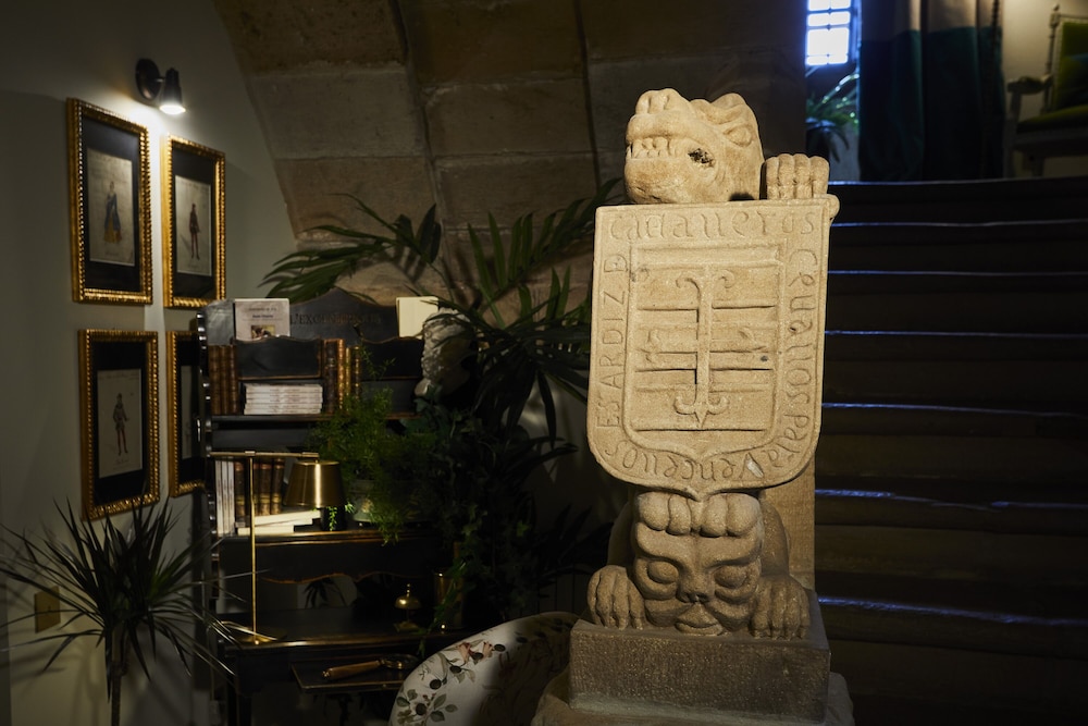 Helguera Palacio Boutique & Antique — Puente Viesgo — photo 2