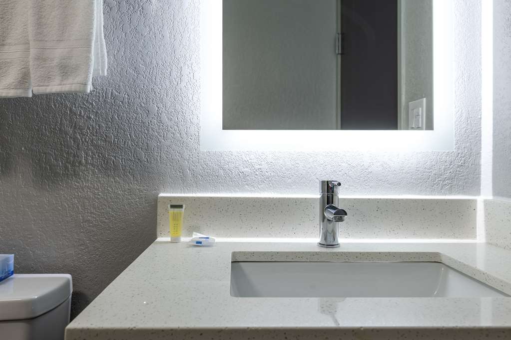 Rodeway Inn & Suites near Outlet Mall Asheville - photo 23