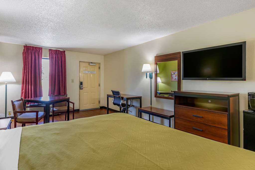 Econo Lodge Fayetteville I 95 - photo 17