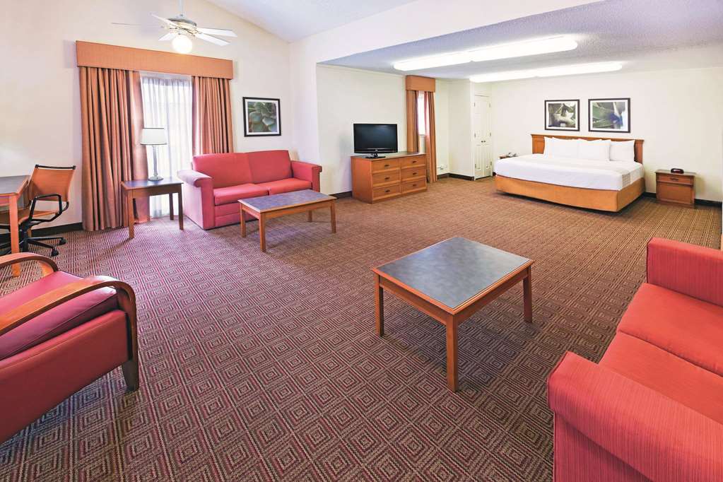 La Quinta Inn by Wyndham San Antonio Lackland - photo 19