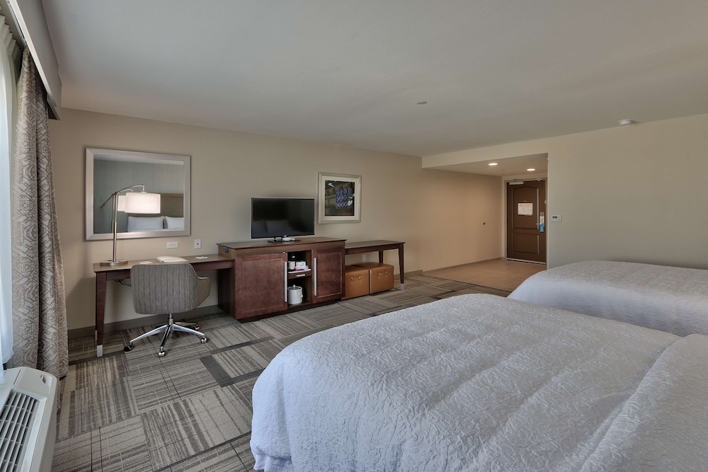 Hampton Inn & Suites Artesia - photo 11
