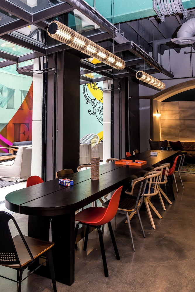 Moxy Cincinnati Downtown - photo 3