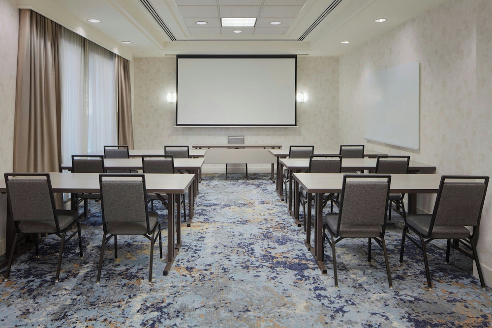 Residence Inn by Marriott Arlington Courthouse - photo 22