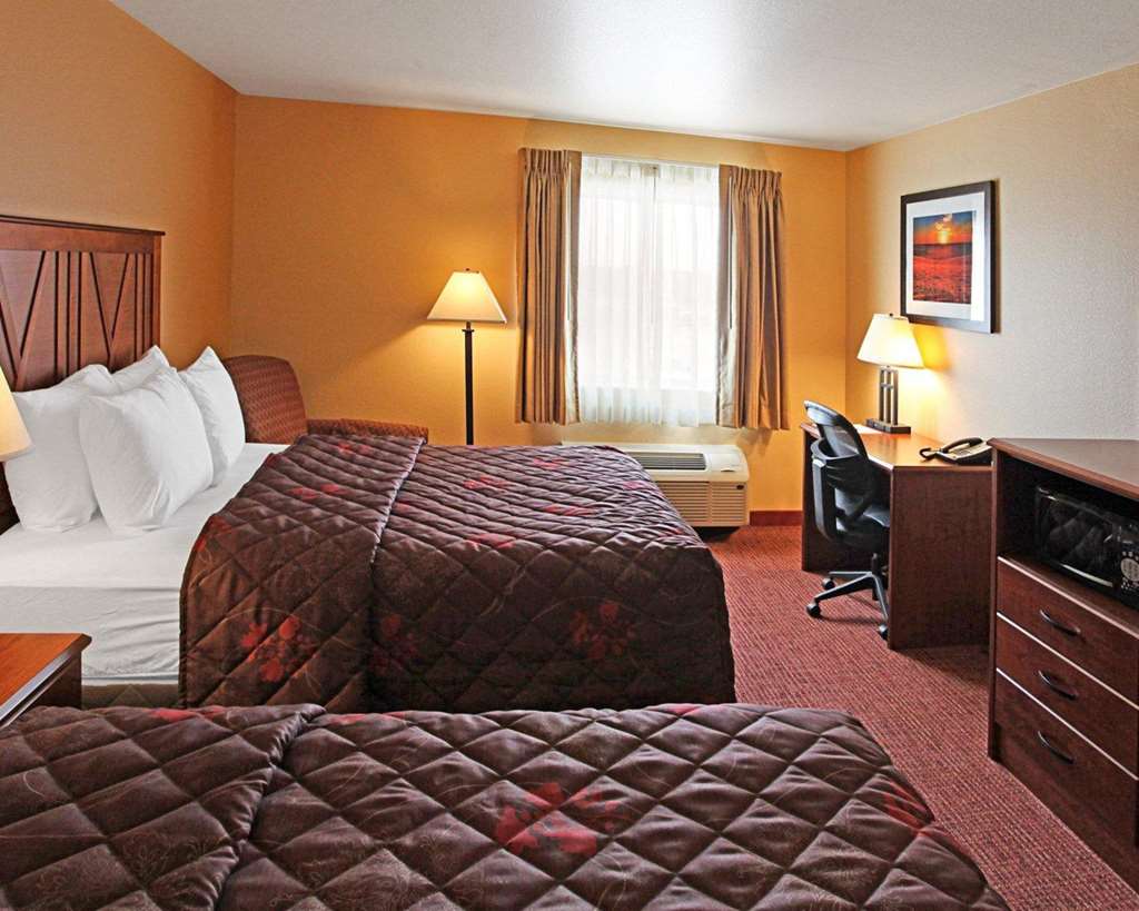 Rodeway Inn & Suites - photo 17