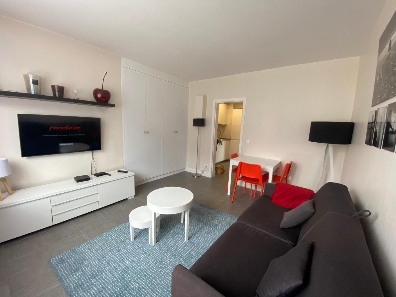 Studio Villennes Sur Seine Cosy Paris Versailles in Villennes-Sur-Seine, France