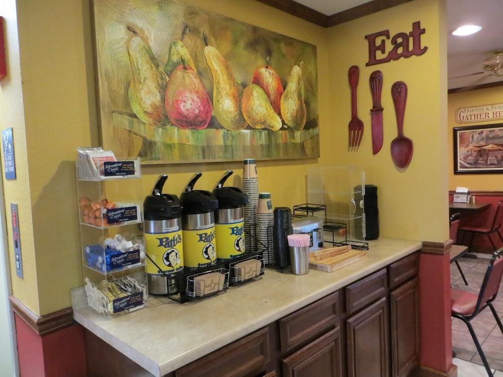 Patti's Inn & Suites - photo 24