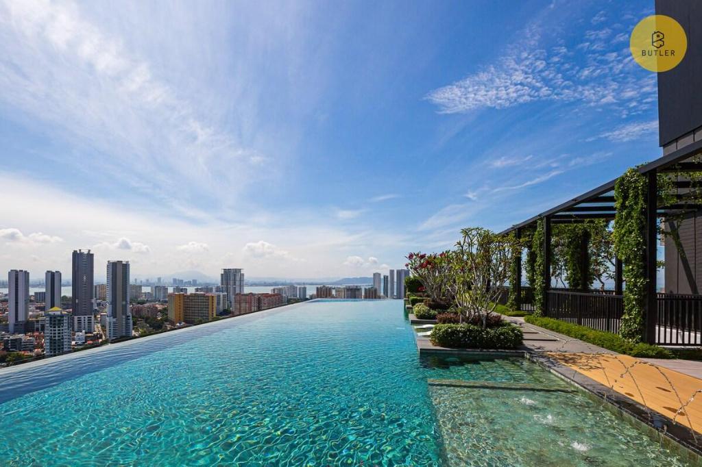 Seaview 2BR Infinity Pool & EasyAccess to Town 201 — 4-Star Luxury Hotel in George Town, Malaysia
