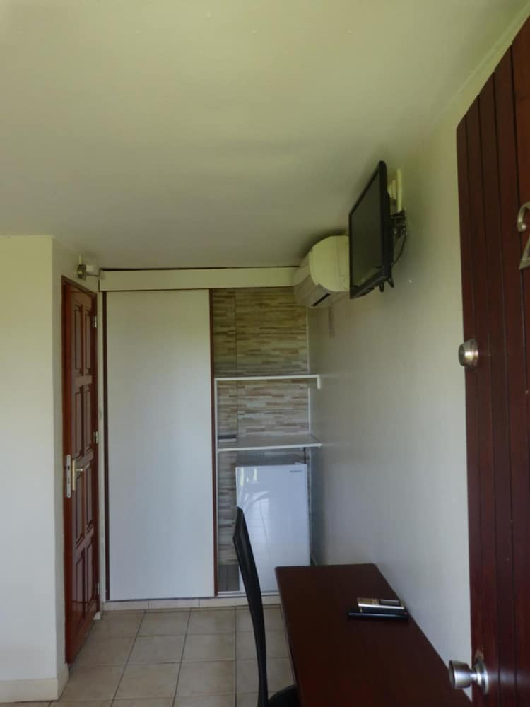 Airport Hotel — hotel in Ducos