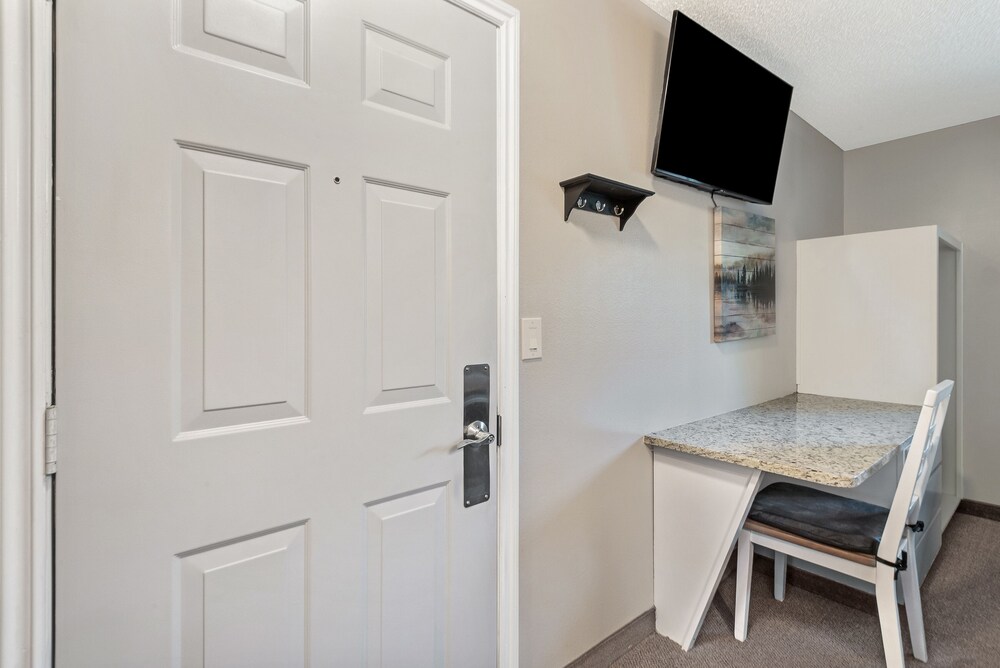 Bend Riverside Inn & Suites - photo 21