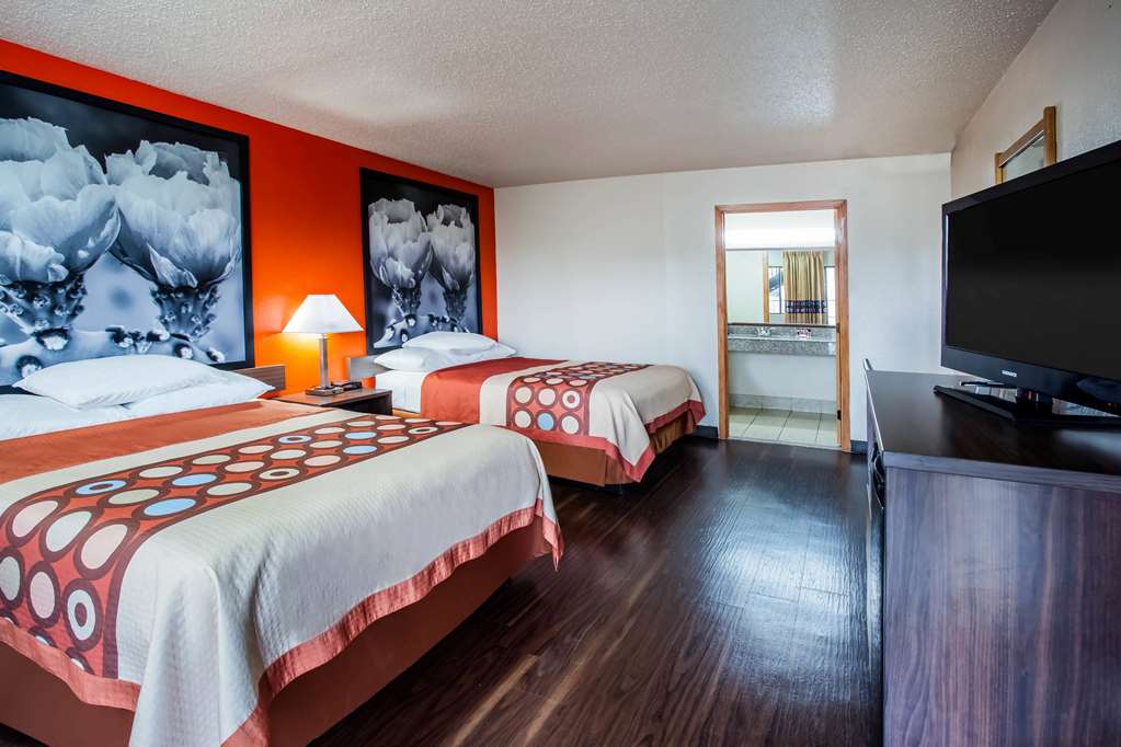 Super 8 by Wyndham Giddings - photo 9