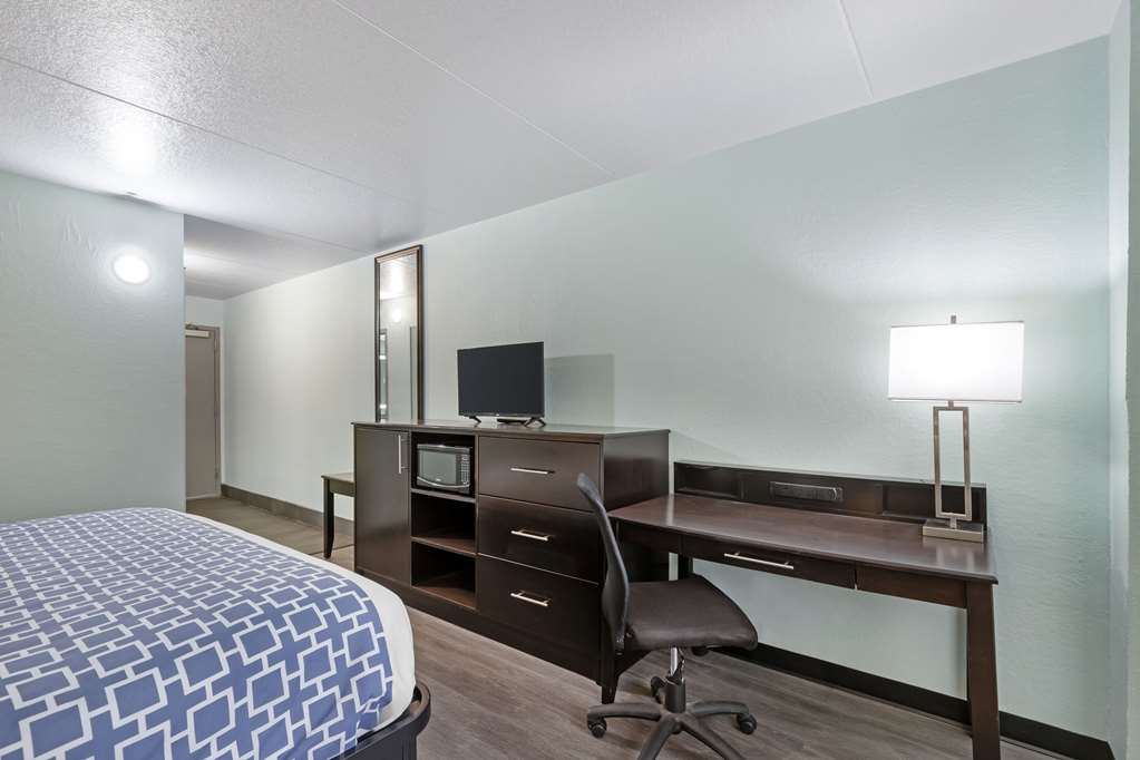 Clarion Inn Des Moines Airport - photo 9