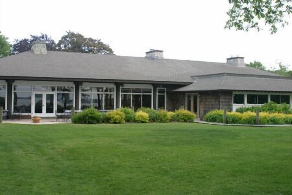 Dering Harbor Inn - photo 30