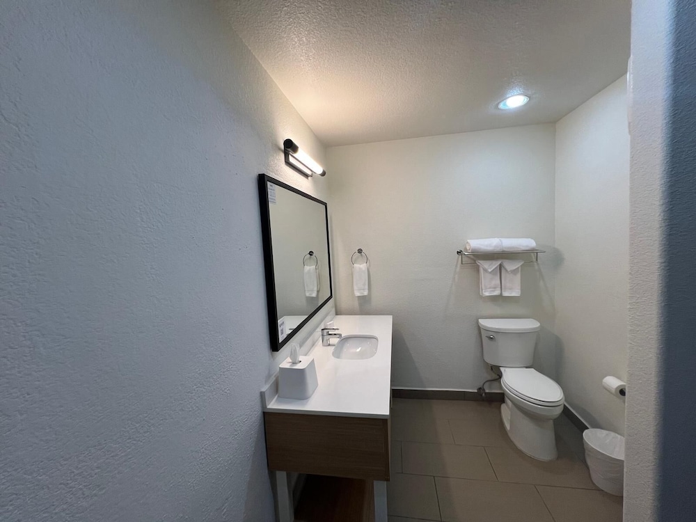 Spark by Hilton Glendale Phoenix North - photo 34