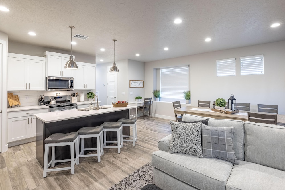 Serendipity Suites — 4-Star Luxury Hotel in Ivins, United States