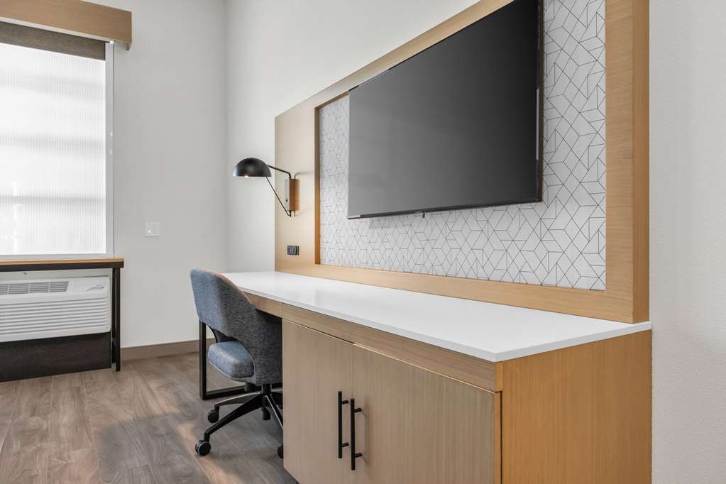 La Quinta Inn & Suites by Wyndham San Jose Airport Downtown - photo 68