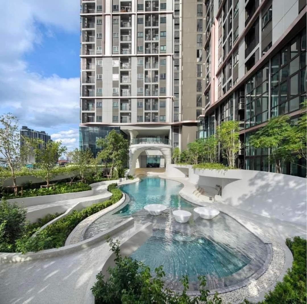 1 bedroom condo next to BTS Talat Phlu 0 meters near Iconsiam monthly room available