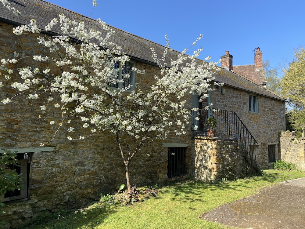Beautiful Barn Conversion With Wood burning Stove in Yeovil, United Kingdom