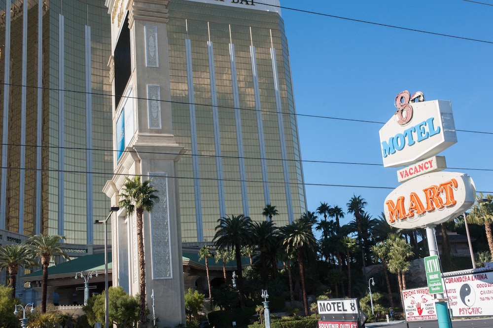 Motel 8 Plus - last minute hotel in Las Vegas