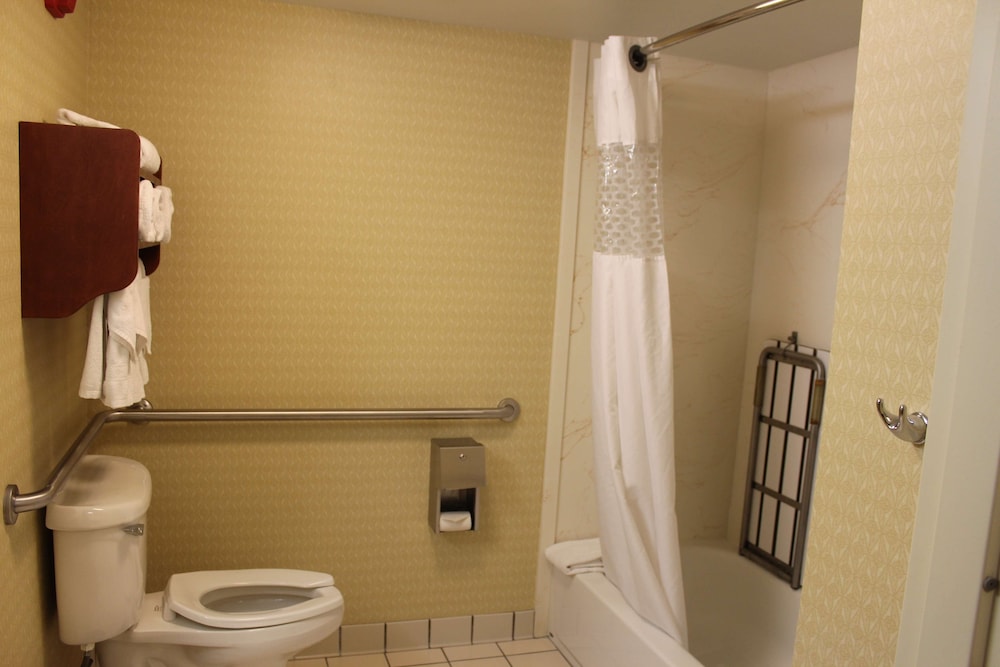 Hampton Inn McHenry - photo 26