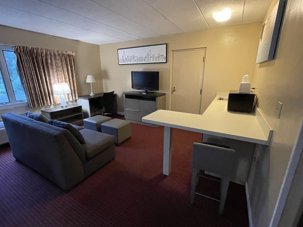 Gold Star Inn & Suites - photo 8