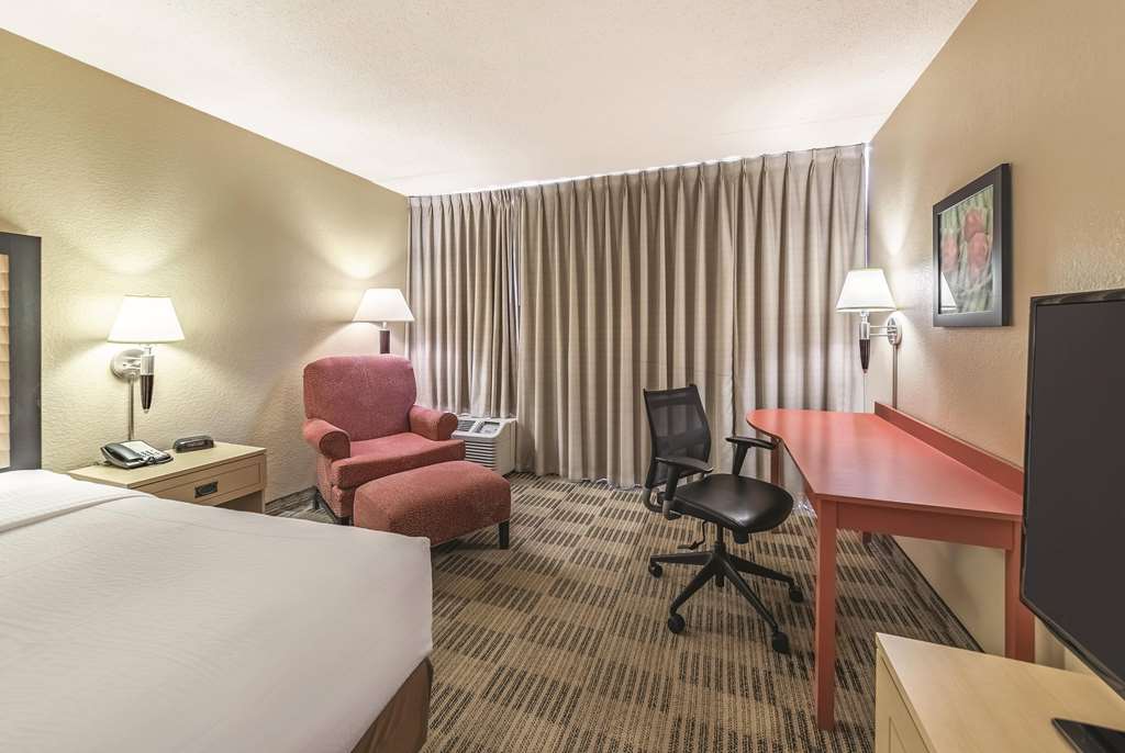 Ramada by Wyndham Fairfield NJ - photo 12