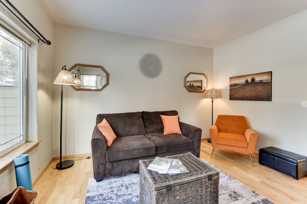 Klamath Falls Townhome w Deck & Resort Amenities - photo 9