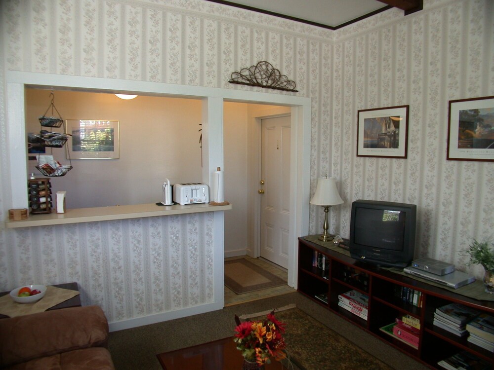 Nicholson House at Beaujolais - photo 36