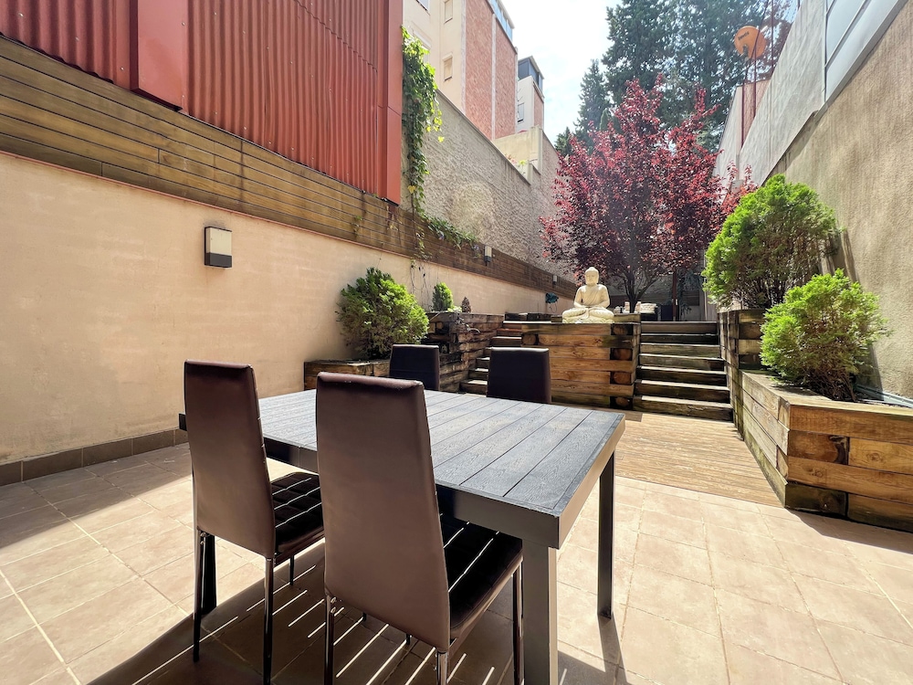 Home To Home Barcelona — 4-Star Luxury Hotel in Barcelona, Spain