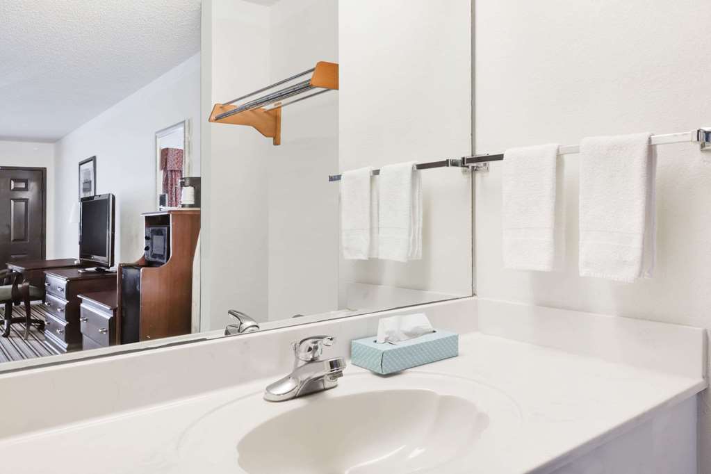 Days Inn by Wyndham Oneonta AL - photo 11
