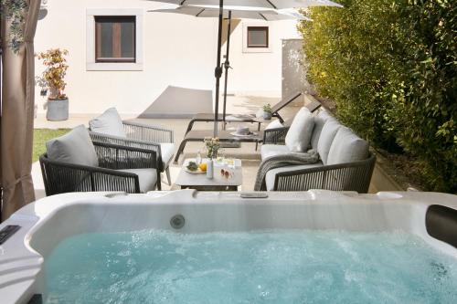 House Noe with Hot Tub — 4-Star Luxury Hotel in Bale, Croatia
