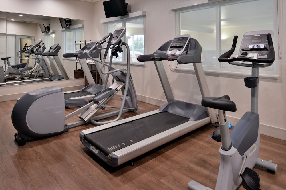 Holiday Inn Express & Suites Cincinnati Mason by IHG - photo 31