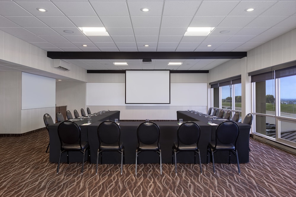 Holiday Inn Des Moines Airport Conf Center by IHG - photo 67