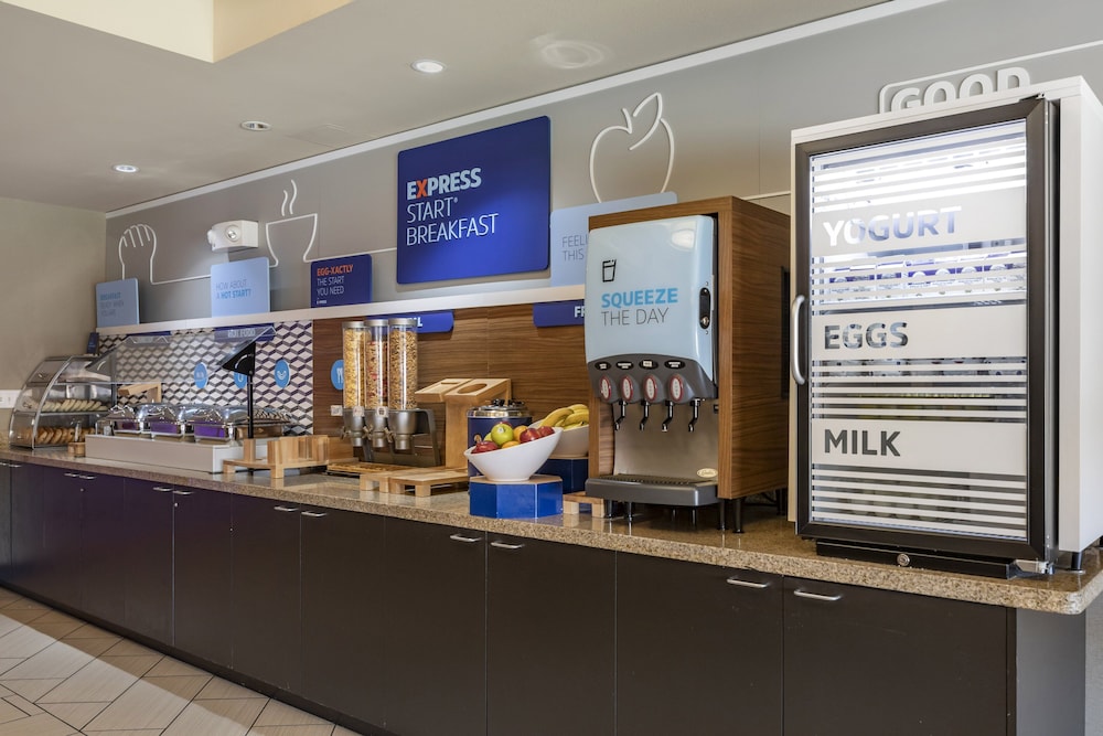 Holiday Inn Express & Suites Indio Coachella Valley by IHG - photo 65