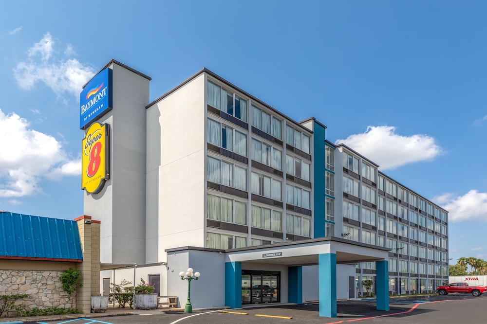 Super 8 by Wyndham Laredo - photo 31