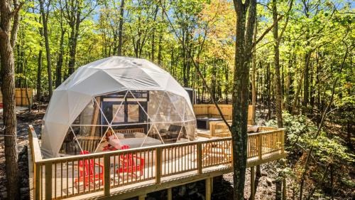 Luxe 2 Bed Dome W Hot Tub Deck Fire Pit Bath — Augusta