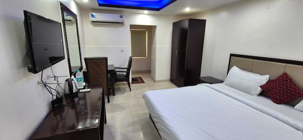 Hotel Royal Mahal — 4-Star Luxury Hotel in New Delhi, India