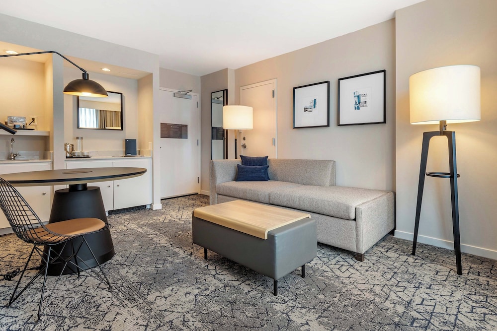 Sheraton Suites Old Town Alexandria - photo 25